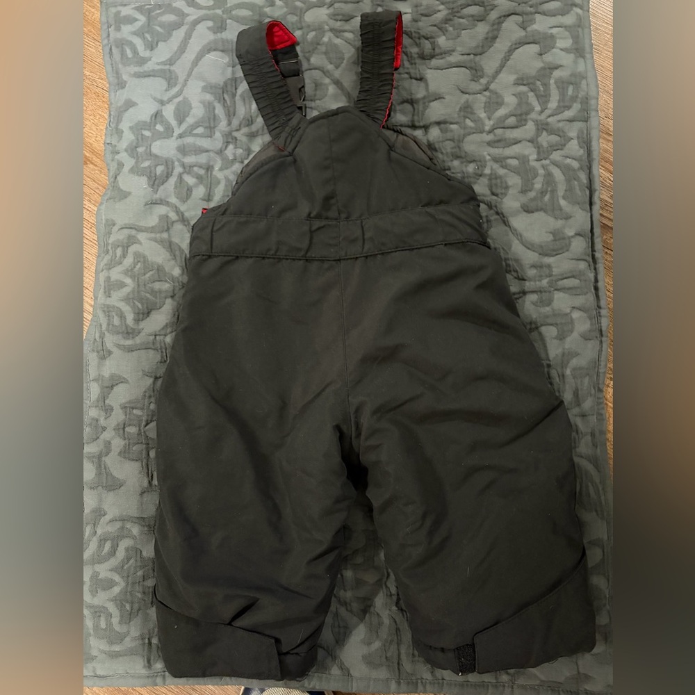 Kids Osh Kosh  Black Snow Bib Adjustable Overalls Size 12 Months.